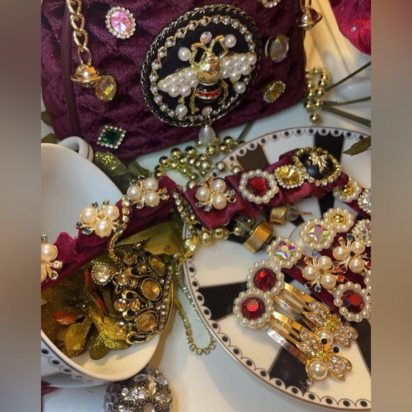 SHESRA Luxury Pearl Bag Chain Bag Purse Bags, Artificial  Handmade party handbag with hair accessories combo